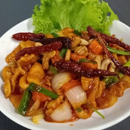 ไก่ผัดเม็ดมะม่วง