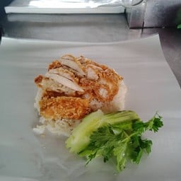 ข้าวมันไก่ทอด (พิเศษ)