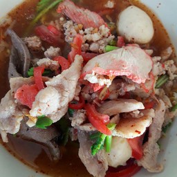 ลุยแหลก