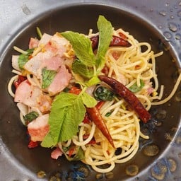 สปาเก็ตตี้เบคอนผัดพริกแห้ง