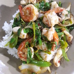 เจ้หนิงผัดไทย สี่แยก ร่องซ้อ