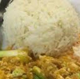 ผงกระหรี่ขาหมูราดข้าว