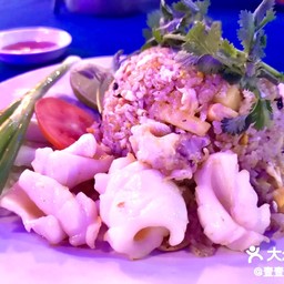 ข้าวผัดปลาหมึก