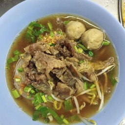 ก๋วยเตี๋ยวเนื้อเปื่อย+ลูกชิ้น    (น้ำใส)