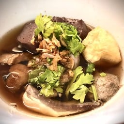 ร้านข้าวหมูทอดคุณแม่ บ้านโป่ง