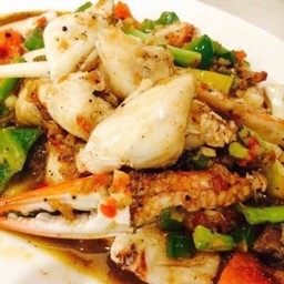 เนื้อปูผัดพริกไทยดำ (L)