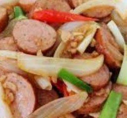 พริกเผาไส้กรอกราดข้าว