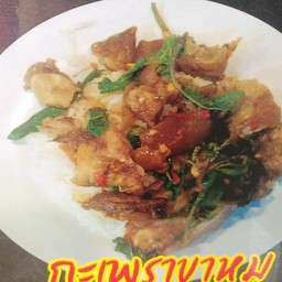กระเพราขาหมูเป็นกับข้าว