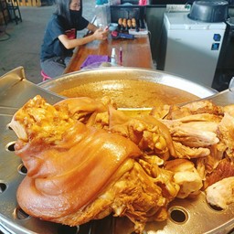 ขาหมูเป็นกับข้าว