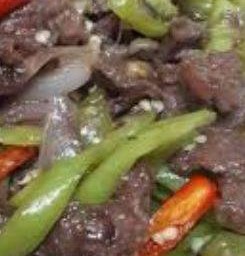 พริกหยวกเนื้อราดข้าว