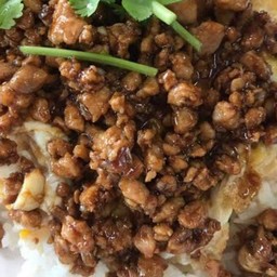 หมูสับกระเทียมราดข้าว