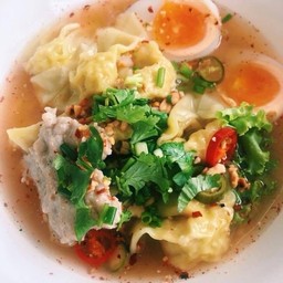 เกี๊ยวน้ำต้มยำ ไข่ต้ม