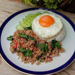 กระเพรา ไก่กระเทียม