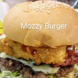 Mozzy Bacon Cheeseburger pork