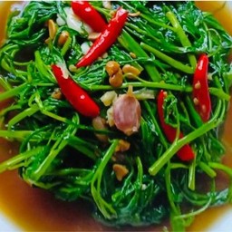 ผัดผักบุ้ง กับข้าว