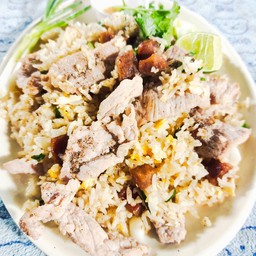 ข้าวผัดรวมหมูกุนเชียง