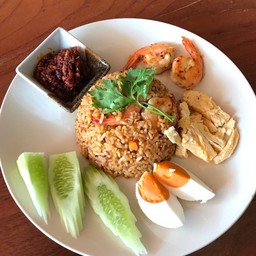 ข้าวผัดพริกเผากุ้ง