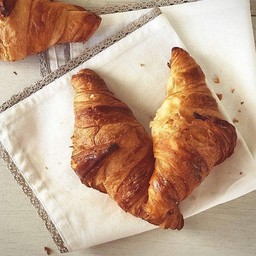 ครัวซองต์ กะลังเบลอ (วัตถุดิบนำเข้าจากฝรั่งเศษ)