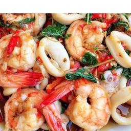 กระเพราปลาหมึก