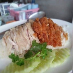 ข้าวมันไก่ปักษ์ใต้ บ้านโป่ง