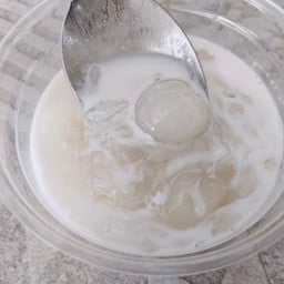 ข้าวเหนียวเปียกลำใย