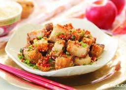 สามชั้นคั่วพริกเกลือ