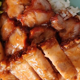ข้าวหมูแดง+หมูกรอบ พิเศษ