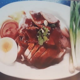 ร้านข้าวหมูแดง  ตลาดแกรนด์พลาซ่า ข้าวหมูแดงสาขา  ททท.