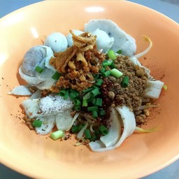 ก๋วยเตี๋ยวเส้นปลาแห้งยำ