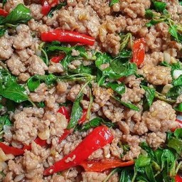 กระเพราหมูหรือไก่