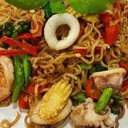 มาม่าผัดขี้เมาไก่