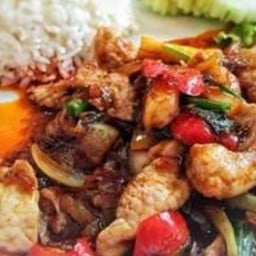 พริกเผาหมูราดข้าว