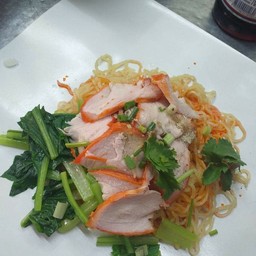 ชายสี่ บะหมี่เกี๊ยว หน้าหมู่บ้านกรีนวิวล์