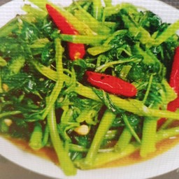 ผักบุ้งหมูกรอบราดข้าว