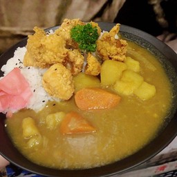 ข้าวแกงกะหรี่ไก่ทอด