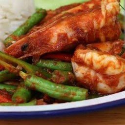 พริกแกงกุ้งราดข้าว