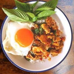 ผัดน้ำพริกเผาราดข้าว