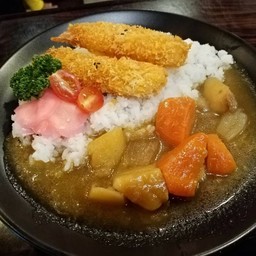 ข้าวแกงกะหรี่กุ้งทอด