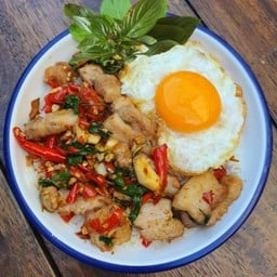 ผัดใบโหระพาราดข้าว