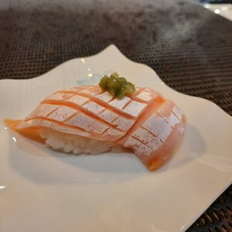 ซูชิท้องแซลมอน