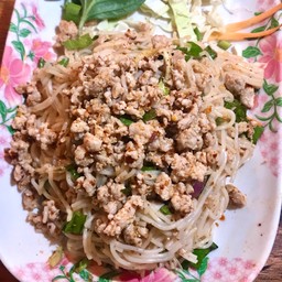 ลาบขนมจีนหมูสับ