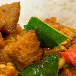 พริกแกงหมูกรอบราดข้าว