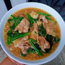 ราดหน้าเนื้อสไลด์