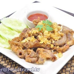 ใส้ทอดกระเทียม