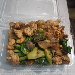 ผัดซีอิ้วไก่