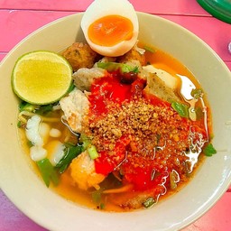 ก๋วยเตี๋ยวไก่น้ำแดง  (ฮาลาล)