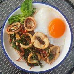 ผัดขี้เมาราดข้าว