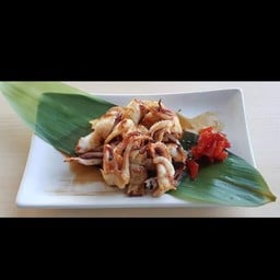 หมึกย่าง ซอส