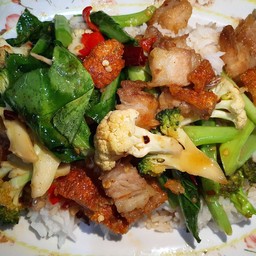 ข้าวราดผัดผักรวม