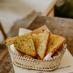 ขนมปังเนยกระเทียม